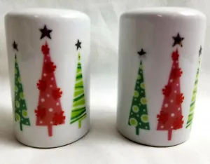 Christmas Trees Holiday Design FSG Salt & Pepper Shakers Red Green White 3"Tall - Imagen 1 de 7