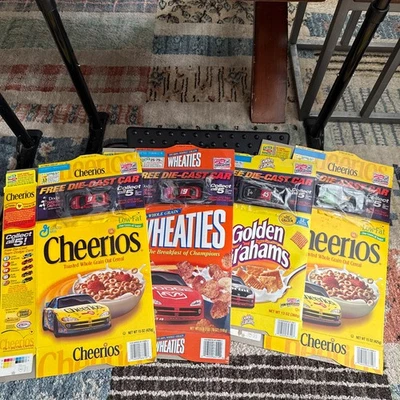 RARO GENERAL MILLS Caja de Cereales 4 Carros de Carreras Set Vacío Plano NASCAR Die Cast Foto 1 de 4