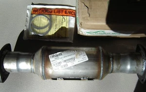 Davico Mfg 16071 Exhaust Direct fit catalytic converter with gaskets - Picture 1 of 8
