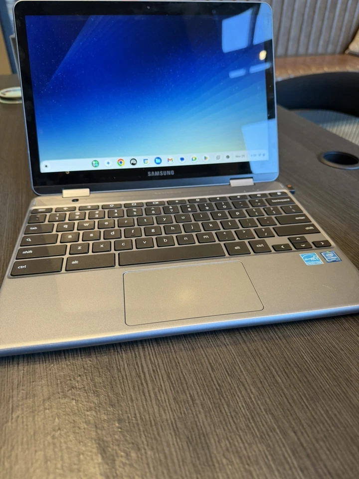 Samsung Chromebook Plus LTE XE525QBB 12.2" Touchscreen 2-in-1 Cel 1.1 4GB 32GB - Image 1 of 4