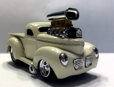 MUSCLE MACHINES 1940 40 WILLYS PICKUP TRUCK LIMITED EDITION  - 1/64 DIECAST  - Image 1 of 4