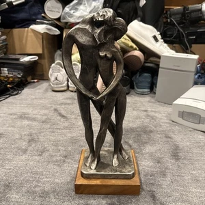 Scultura statuina Austin Productions 1981 - "Un cuore" - Foto 1 di 4