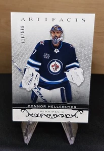 Upper Deck 2021-22 Artifacts #112 - Connor Hellebuyck Base Stars /599 - Winnipeg - Bild 1 von 2