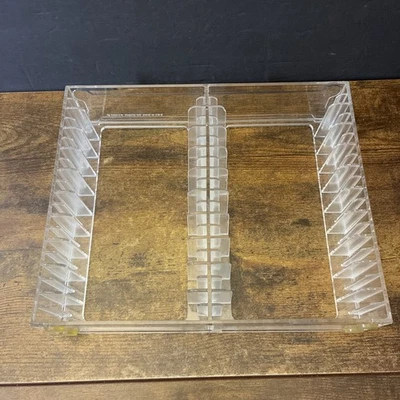 De colección Hecho en EE. UU. Acrílico Inc Cinta de Cassette Transparente o Soporte de Almacenamiento de CD Foto 1 de 4