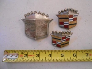 SET 3 ORIGINAL CADILLAC EMBLEM GRILL ORNAMENT FLEETWOOD DEVILLE SEVILLE 1970'S A - Picture 1 of 3