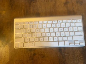 Apple A1314 Wireless Keyboard - MC184LL/B - Bild 1 von 2