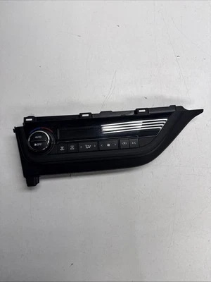 2014-2019  Toyota Corolla Heater A/C Control OEM - Imagem 1 de 4