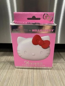 Hello Kitty LED compact makeup mirror - Picture 1 of 3