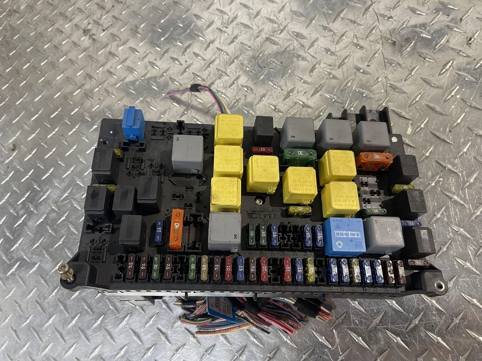 Caja de fusibles motor Mercedes Benz ML55 AMG W163 ML500 1998-2005 con módulo de confort Foto 1 de 4