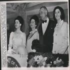 1965 Pressefoto Pres. Lyndon Johnson mit Familie - RRV27031