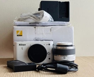 Nikon 1 J1  Mirrorless Camera w/NIKKOR 10-30mm Lens + Accessories - Picture 1 of 9