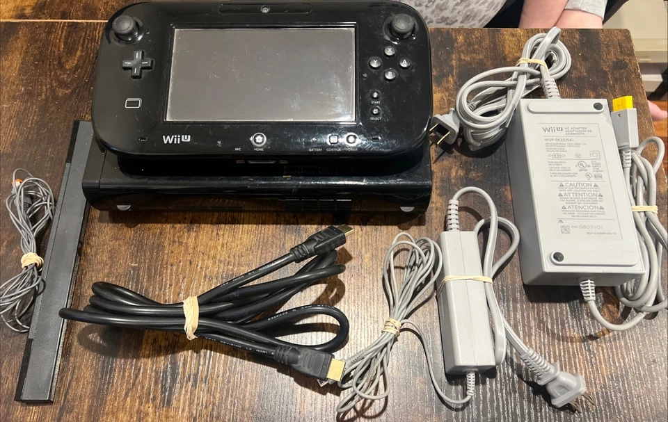 Consola Wii U Negra Paquete Completo Con Controlador Game Pad y Cables Probados Foto 1 de 1