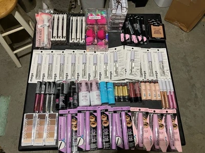 (Lote de 83 piezas) Cosméticos, Maquillaje, Wet n Wild, Black Radiance, Lip Smacker* Foto 1 de 4