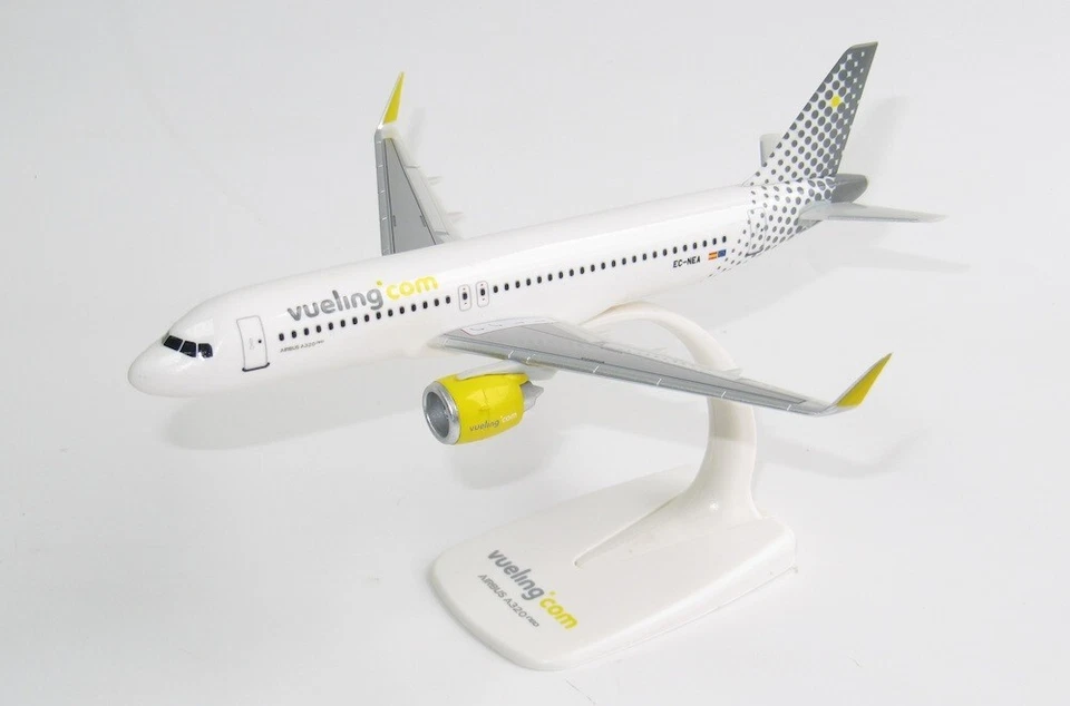 Vueling A320neo 1:200 Scale Model | PPC Holland - Immagine 1 di 2