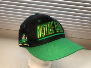 Vintage Notre Dame Fighting Irish Logo Spell Top Of The World Mütze TOW - Bild 1 von 7