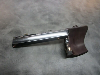 Cadillac Deville Fleetwood Calais 1968 guardabarros delantero moldura rejilla moldura derecha Foto 1 de 4