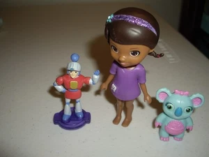 T31 Doc McStuffins Figuras Muñeca Dentista 3.5" Oso LaLa 1.5" Caballero Sir Kirby 2" - Imagen 1 de 3
