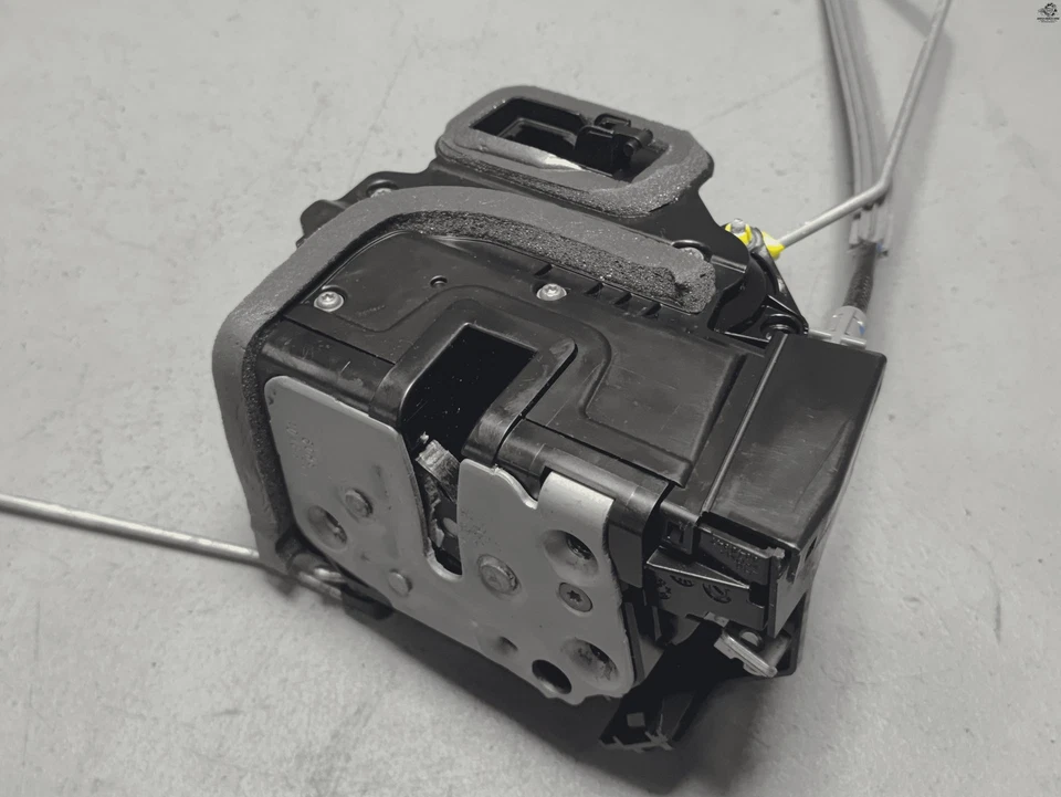 2024-2025 CHEVROLET TRAX ACTUADOR DE CIERRE DE PUERTA DEL LADO DEL CONDUCTOR DELANTERO IZQUIERDO OEM Foto 1 de 4