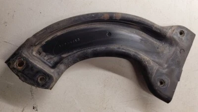 2000-2006 Chevrolet Tahoe/GMC Yukon Driver side fender bracket 15709453 - Image 1 of 2