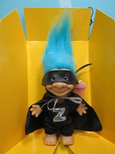 MASKED RIDER - ZORRO (#2) - Trollkins Troll Doll 5" - NUOVO IN CONFEZIONE - Rarissimo - Foto 1 di 9