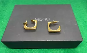 PENDIENTES MISHO TONO DORADO PAR DE PENDIENTES NUEVOS NUNCA USADOS CON CAJA PESADA - Imagen 1 de 2