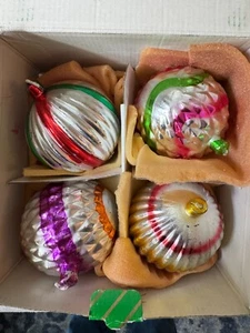 Set Vintage (4) Stoppino Senza Piombo Italia Candele Indent Stile Ornamento Multicolore Nuovo con scatola - Foto 1 di 2