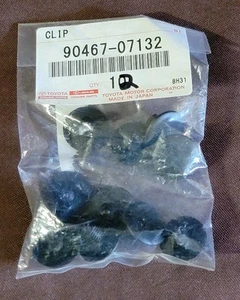 12 Genuine Toyota LandCruiser 80 Series Fender Guard Apron Cover Seal Clips - Picture 1 of 3