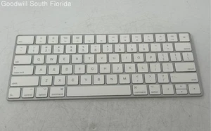 Apple Model A1644 Weiß Bluetooth Wireless QWERTZ Standard Tastatur - Bild 1 von 4