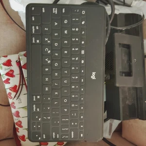 Logi Logitech Keys-To-Go Ultra-Portable Bluetooth Keyboard - Picture 1 of 3