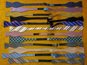 12 pezzi ~ PAPILLON UOMO #3 ~ SELF-TIE ~ BEAU HANAUER TIE BAR NICOLE + ALTRO - Foto 1 di 7