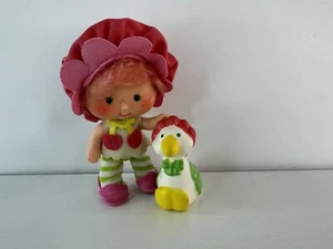 Fragola Shortcake Cherry Cuddler con Uva spina Pet Doll Figure 1979 Vintage - Foto 1 di 13