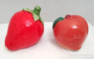 Strawberry & Peach Fruit MINI Salt And Pepper Set Cracker Barrel NEW - Picture 1 of 4