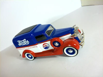 Liberty Classics "1936 Dodge Pepsi Cola Delivery Van" escala 1:28 Diecast Bank Foto 1 de 4