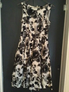 H&M Vintage Womens Dress Black and White Floral Full Modest Audrey Hepburn SZ 4 - Picture 1 of 5
