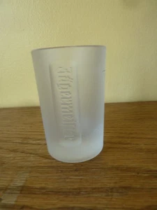 Jegermeister geätztes Hirsch & Kreuz Logo Milchglas Schnapsglas opak 1 fl. oz - Bild 1 von 1