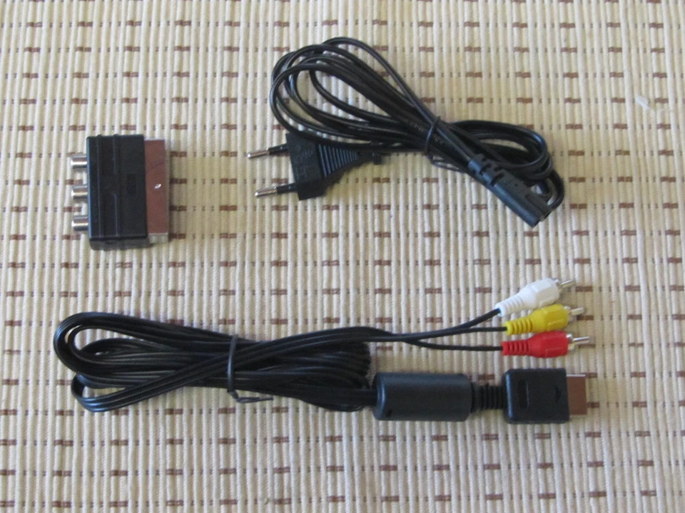 Stromkabel + TV/AV Chinch Kabel + Scart Adapter für Playstation PS1 PS2 PS3 NEU - Bild 1 von 1