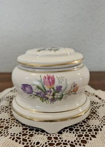 Antico piatto portagioie musica in porcellana.  Floreale dipinto a mano con bordo dorato.  - Foto 1 di 13