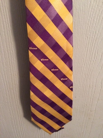 Amazing Minnesota VIKINGS NFL NECKTIE Licensed Football Woven Tie Cover