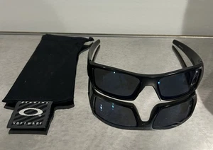 Oakley Gascan Polarized Black Frame Blue Lenses Sunglasses 60-15-127 USA 26-244 - Picture 1 of 10