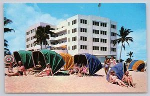 Trade Winds Hotel Fort Lauderdale FL Florida Beach Scene Sunbathers Postcard - Picture 1 of 2