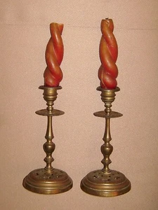 SUPERBE PAIRE DES BOUGEOIRS/STYLE BAROQUE/BRONZE ET LAITON/ DEBUTXXéme/H.19 cm - Picture 1 of 1