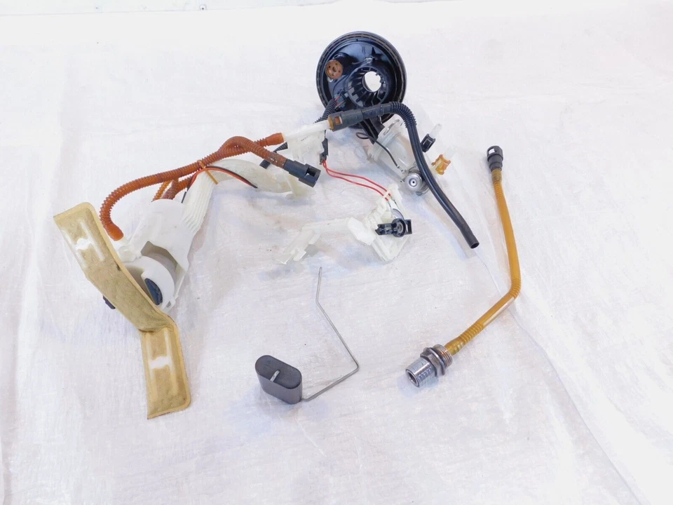 Bomba tanque gasolina combustible Harley Davidson Touring Road Street & Electra Glide Foto 1 de 4