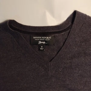 BANANA REPUBLIC Fine Italian Yarn Super Soft Long Sleeve Charcoal Sweater Medium - Picture 1 of 8