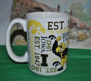 M WARE Taza Fútbol HAWKEYES UI 1847 Mascota Herky El Halcón Casco Gres L - Imagen 1 de 5