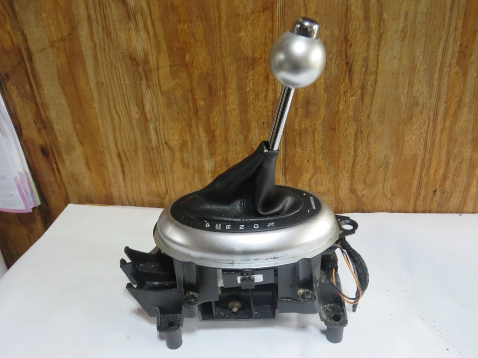 05 CHRYSLER PT CRUISER AUTOMATIC FLOOR SHIFTER - Image 1 of 4