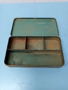 Vintage Metal Fine Fishing Tackle Box (LL) - Picture 1 of 5