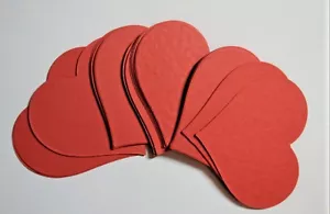 30 rote strukturierte herzförmige Kartenausschnitte für Handwerk 70 mm x 62 mm NEU - Bild 1 von 1