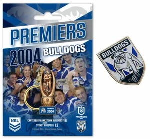 SET OF 2 CANTERBURY BULLDOGS 2004 NRL PREMIERS TROPHY KEYRING + LOGO PIN BADGE - Picture 1 of 1