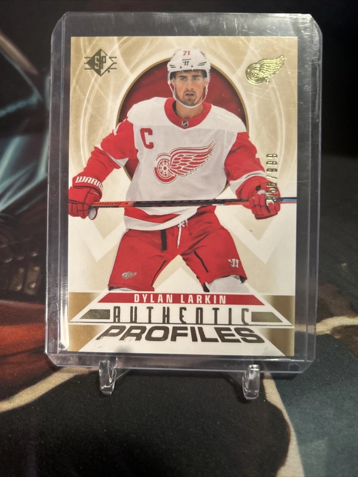 2020-21 Upper Deck SP Authentic Dylan Larkin Profiles Gold /999 AP-17 Red Wings