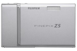 FUJIFILM FinePix Z5  6.3MP Compact Camera -Silver. Memory Card Batteries incl'd